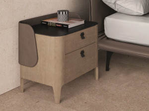 Деревянная прямоугольная тумбочка с ящиками