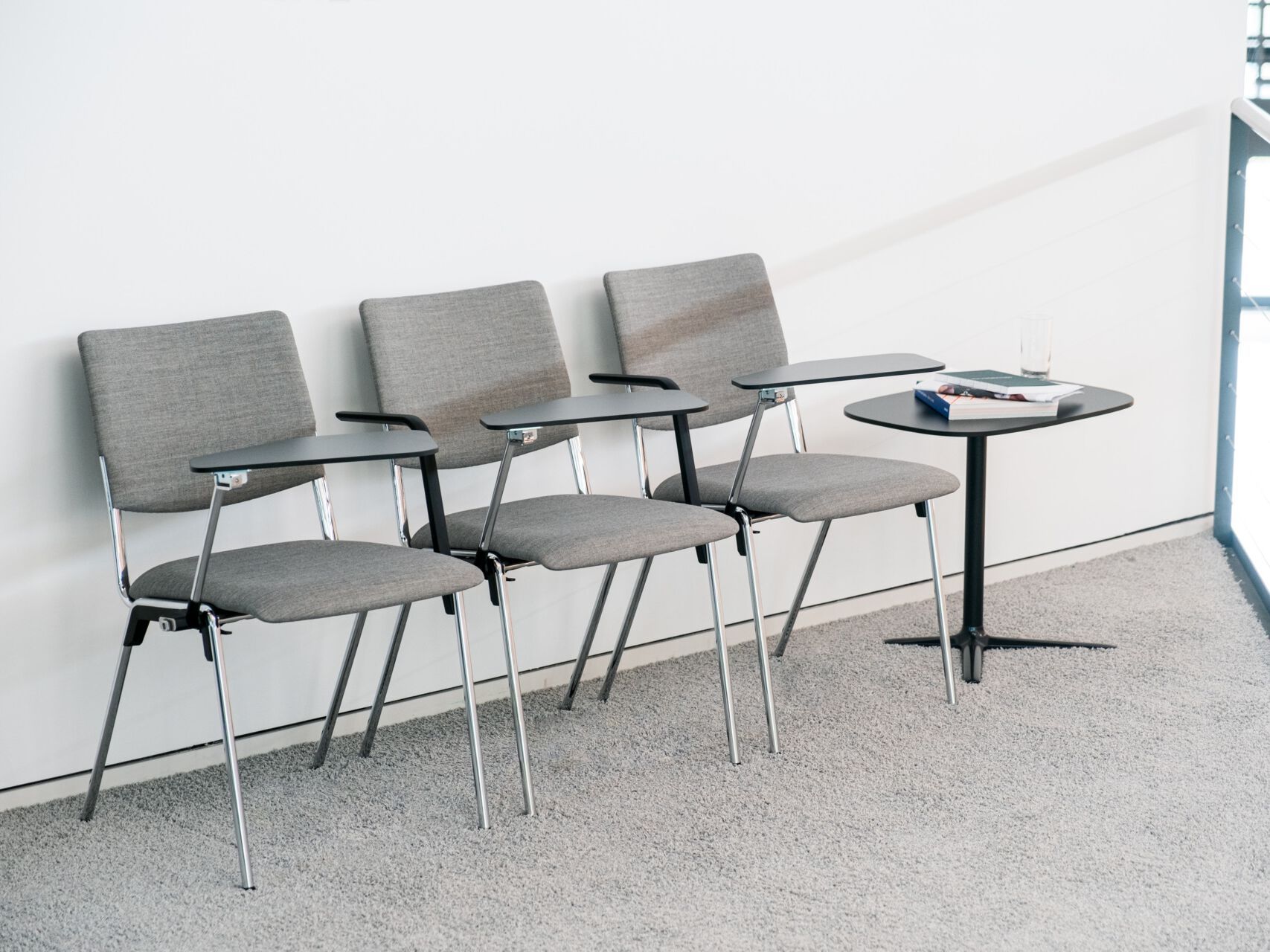 Съемный штабелируемый стул для конференций Brunner герой ARCH-00006342 - Вид №1