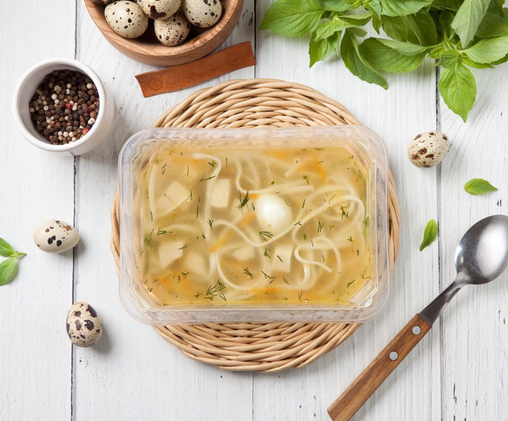 6905 Бульон куриный с домашней лапшой и перепелиным яйцом Вкусляндия  - Вид №1