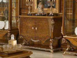 Шкаф с распашными дверями