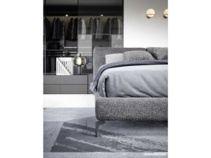 Двуспальная кровать с мягкой тканью