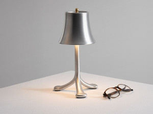 Алюминиевая аккумуляторная настольная лампа