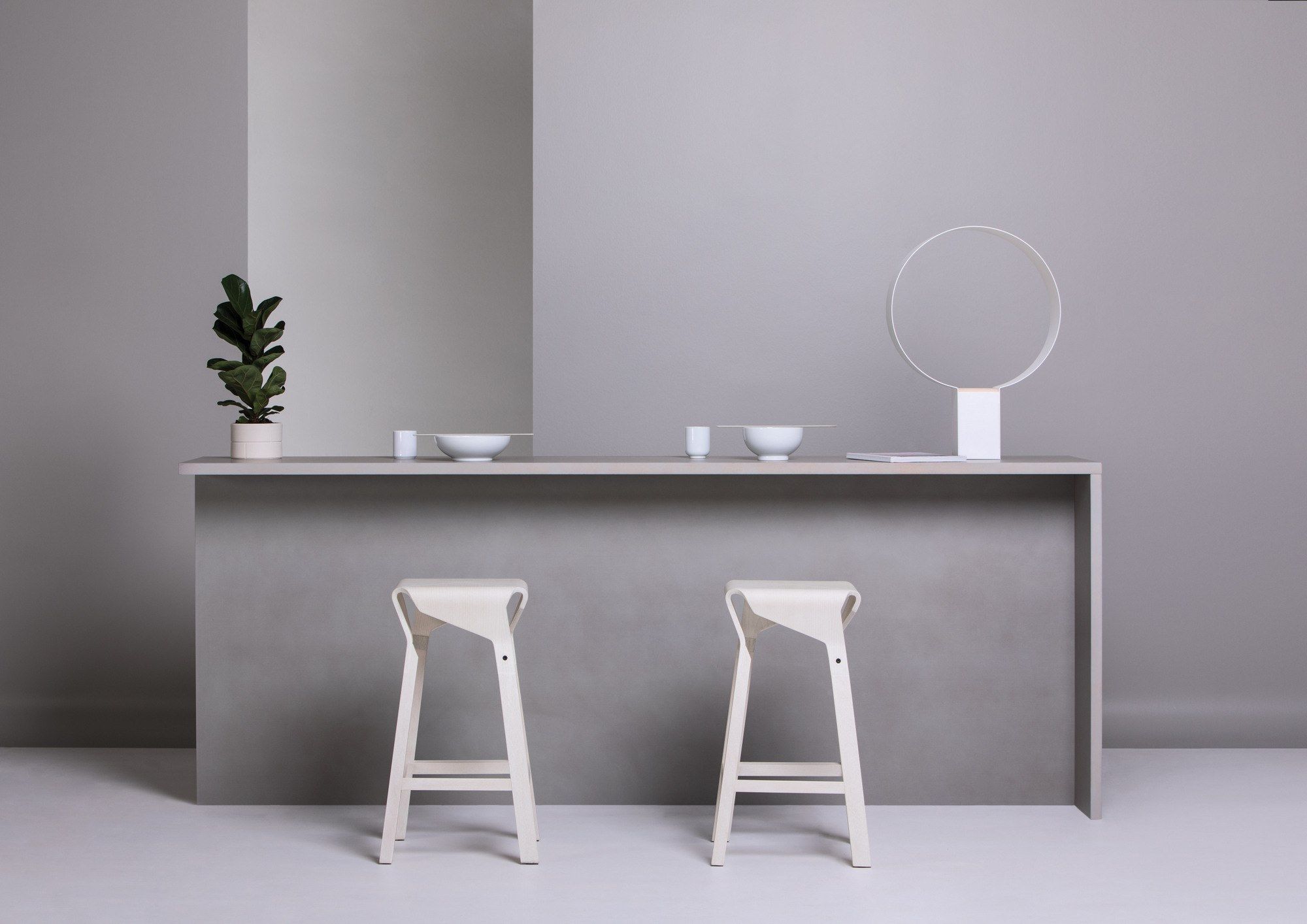 Высокий деревянный табурет с подставкой для ног Vergés Naoshima ARCH-00121766 - Вид №9