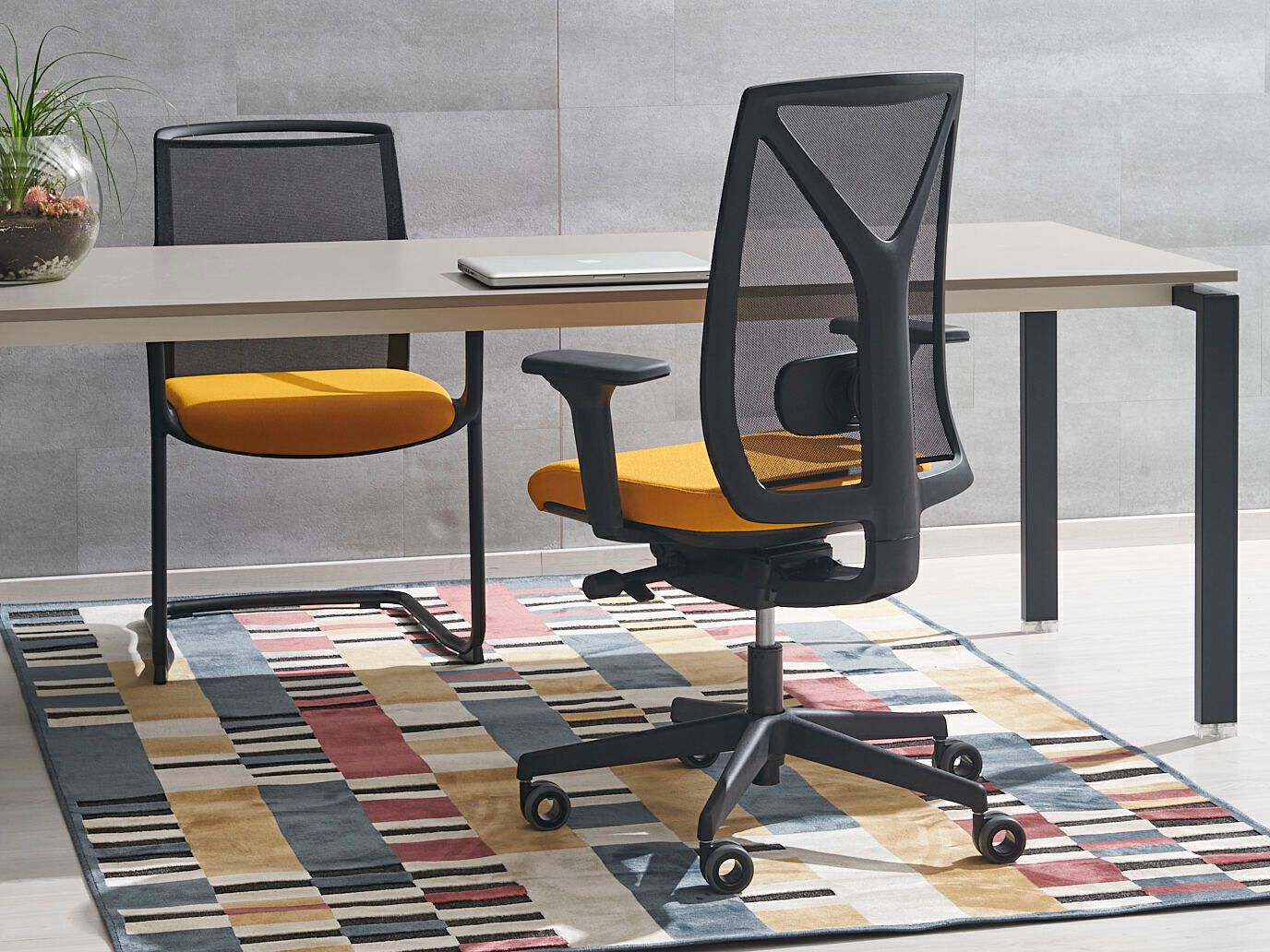 5-спицевое вращающееся офисное кресло с подлокотниками AP Factor Кони ARCH-00129292 - Вид №1