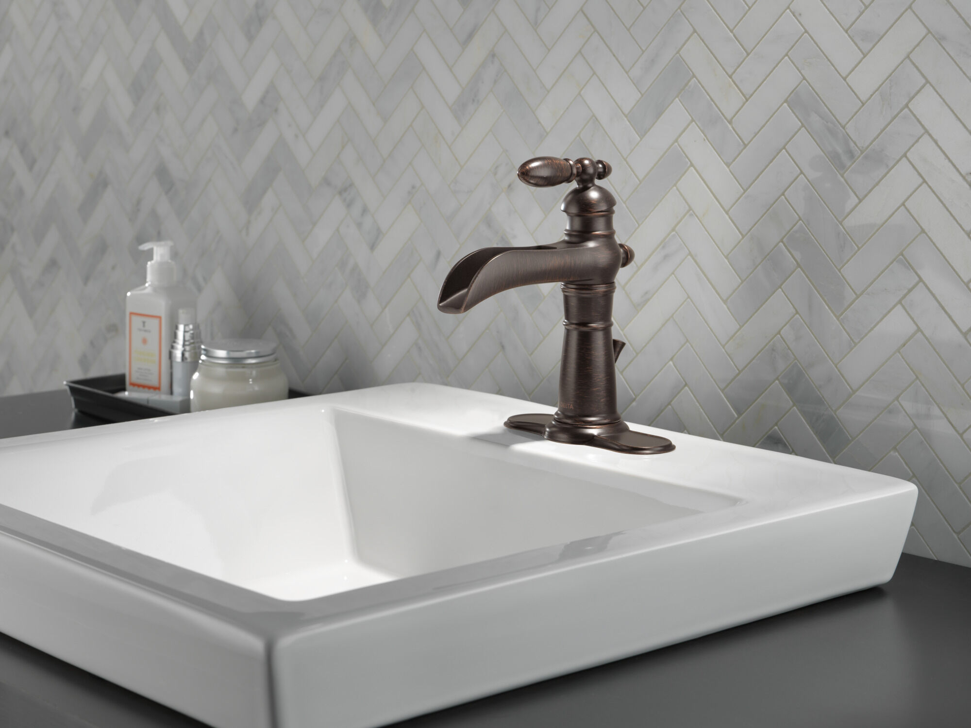 554LF-RB Смеситель для ванной комнаты с одной ручкой Delta Faucet Victorian Венецианская бронза - Вид №4