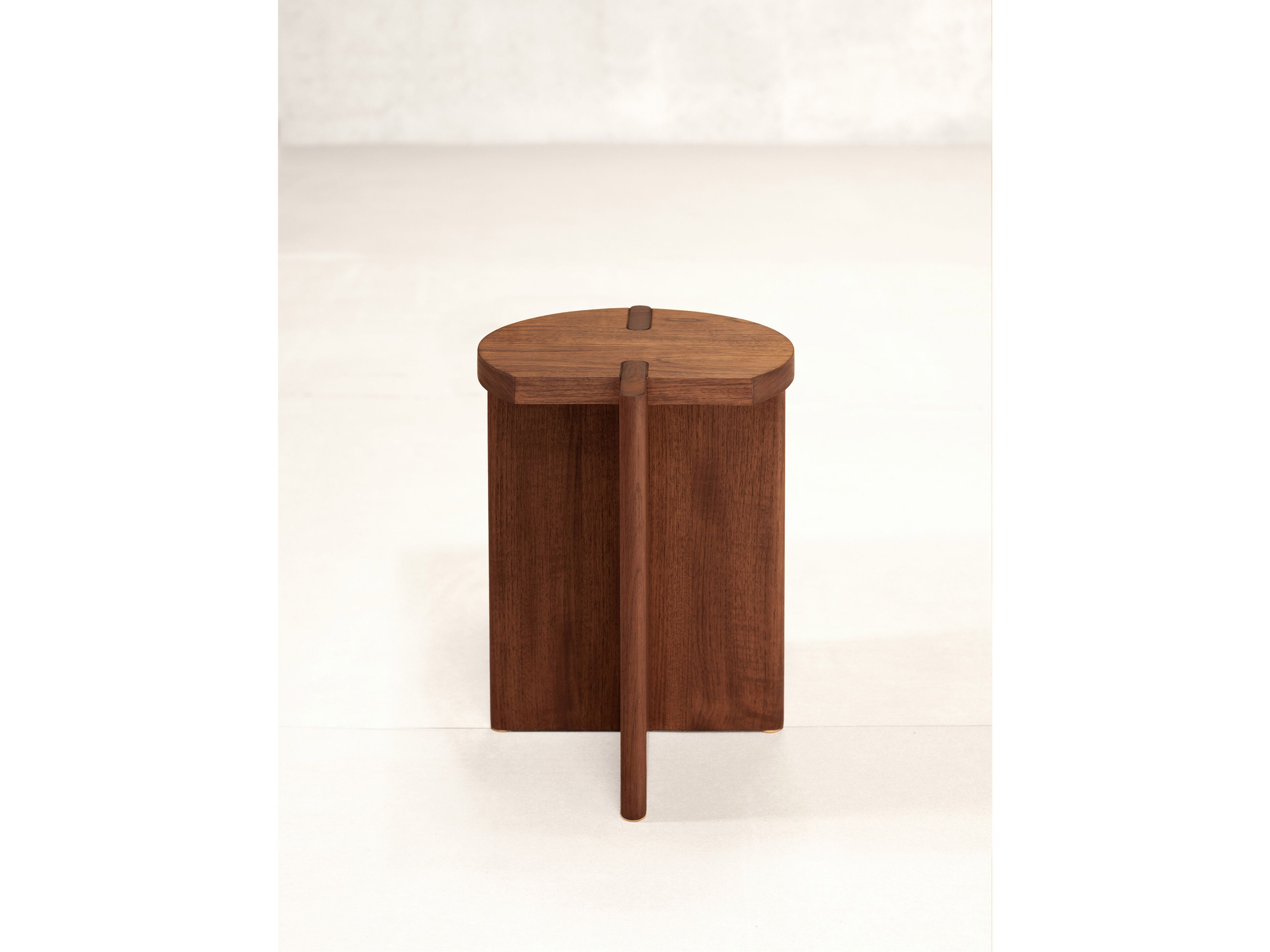 Деревянный низкий стул Phantom Hands X + L ARCH-00084451 - Вид №1