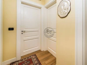 GH LAZZERINI Распашная лакированная деревянная дверь