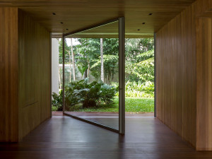 Поворотное окно