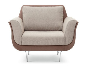 Тканевое кресло с подлокотниками