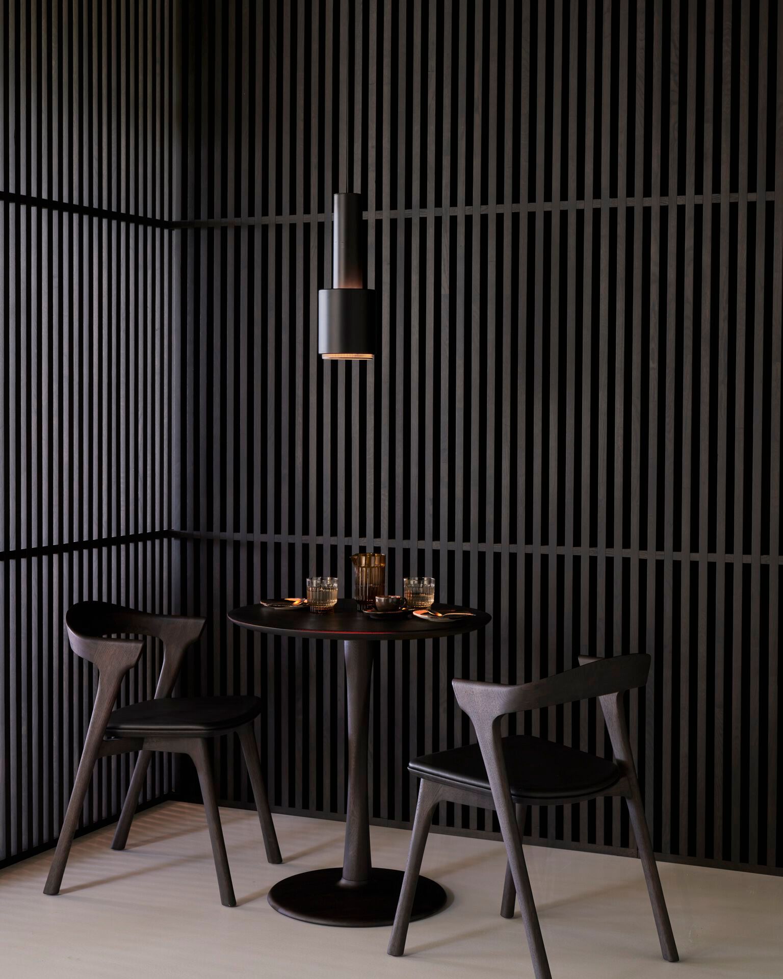 Круглый дубовый обеденный стол Ethnicraft Torsion ARCH-00127955 - Вид №11