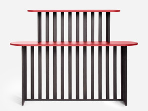 Деревянная консоль с полками