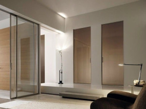 Стеклянная дверь