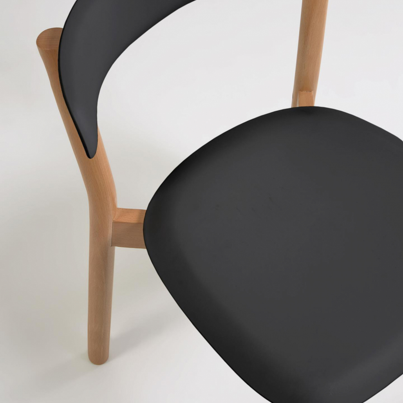 102068 Стул из массива бука черный La Forma Santina  - Вид №1