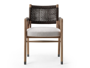 Стул из массива дерева с подлокотниками