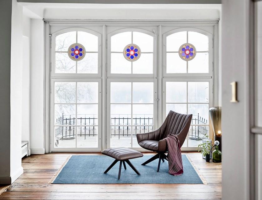 Freifrau Кресло на козелке в коже с подлокотниками Rubie sun-id-1456147 - Вид №1