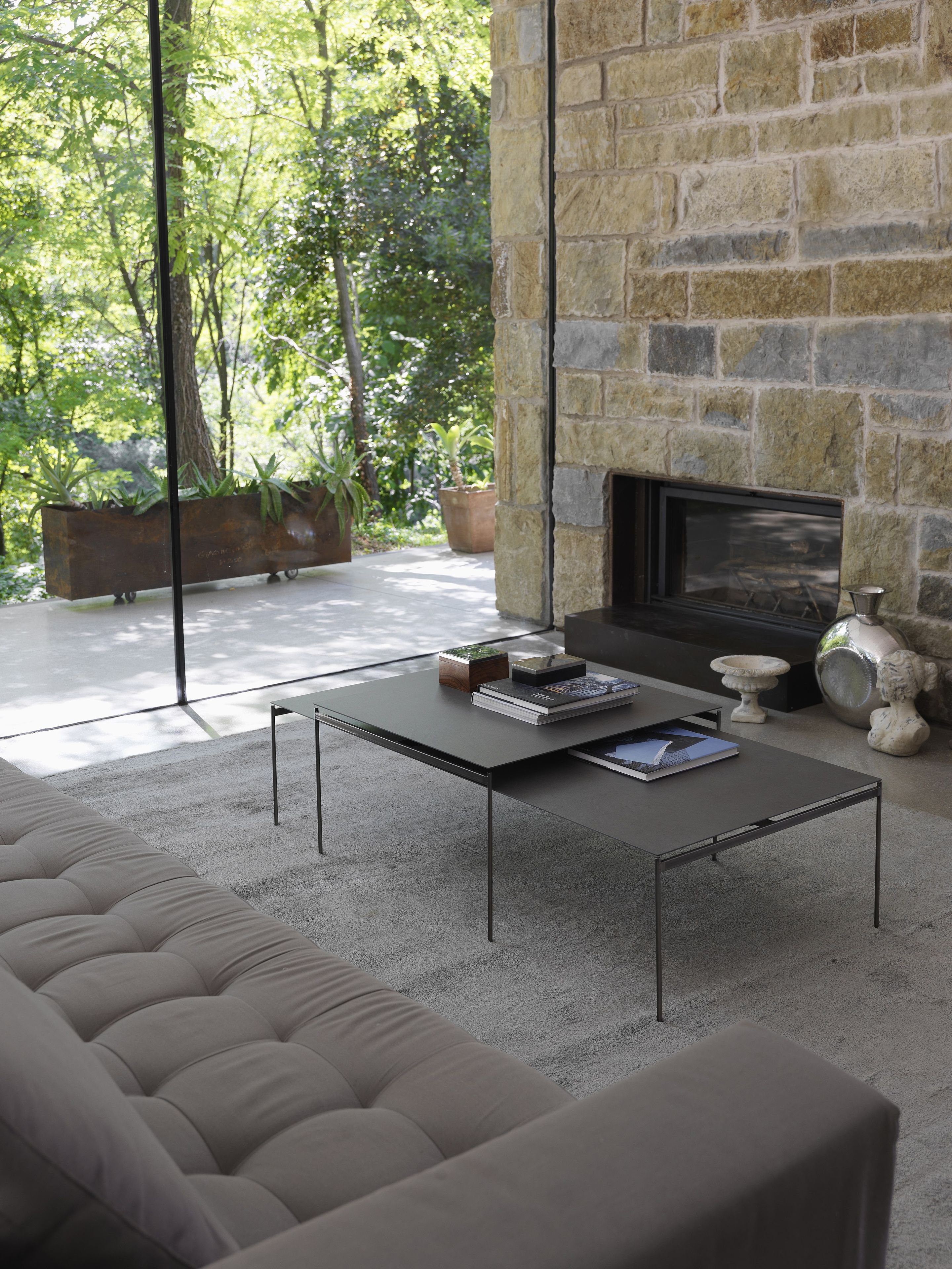 Керамический журнальный столик для гостиной Casamania & Horm Torii ARCH-00064857 - Вид №1