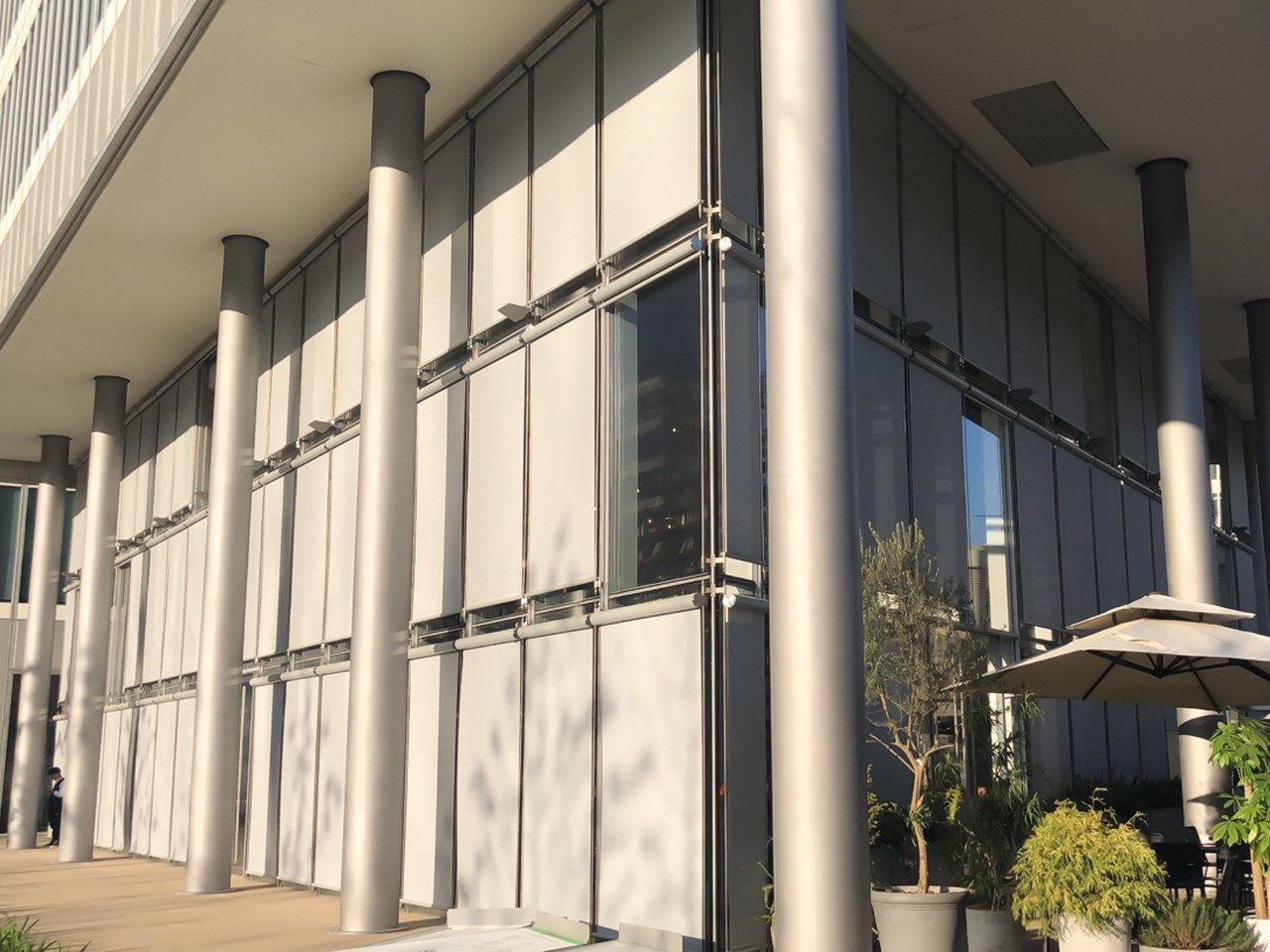 Моторизованный навес с боковыми направляющими RESSTENDE фасадные шторы ARCH-00081912 - Вид №3