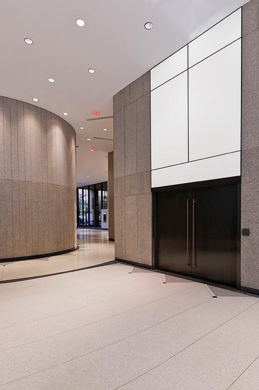 FSRT656 Стеновая система Levele с захватными панелями; вставки из стекла vivigraphix graphica в отражающей конфигурации с прослойкой центен и стандартной отделкой на 5-й авеню, 821, юг, неаполь, флорида Forms-surfaces  - Вид №21