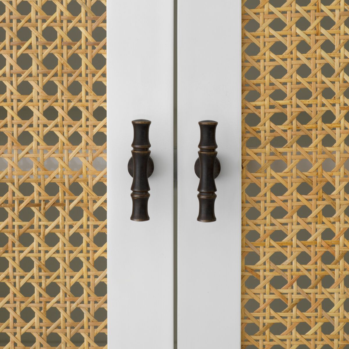 Деревянный шкаф с распашными дверями Eichholtz Багамы ARCH-00086071 - Вид №4