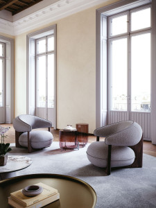 Тканевое кресло с подлокотниками