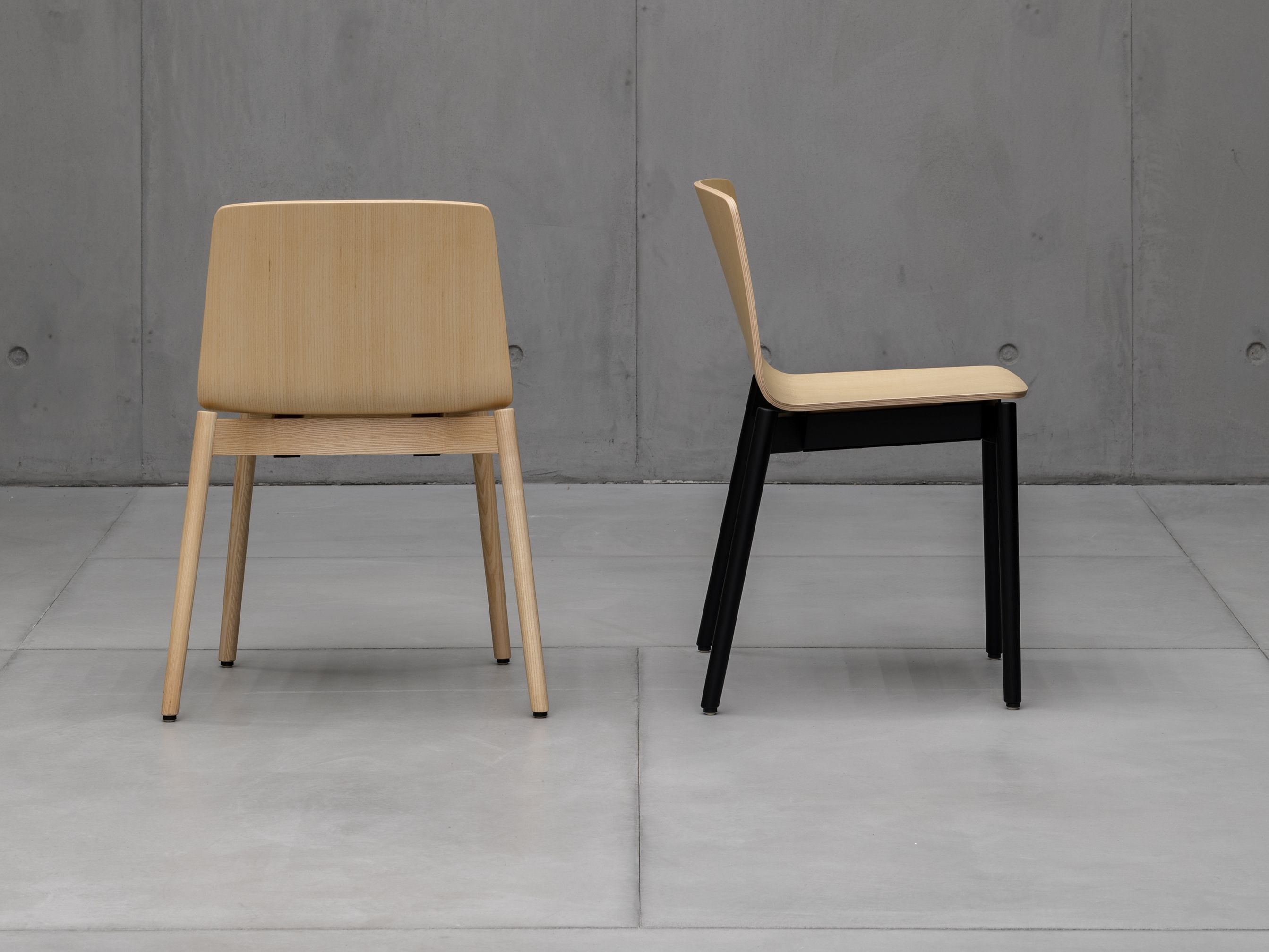 Штабелируемый стул из массива дерева Kristalia рама ARCH-00027397