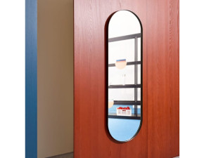 Овальное настенное зеркало