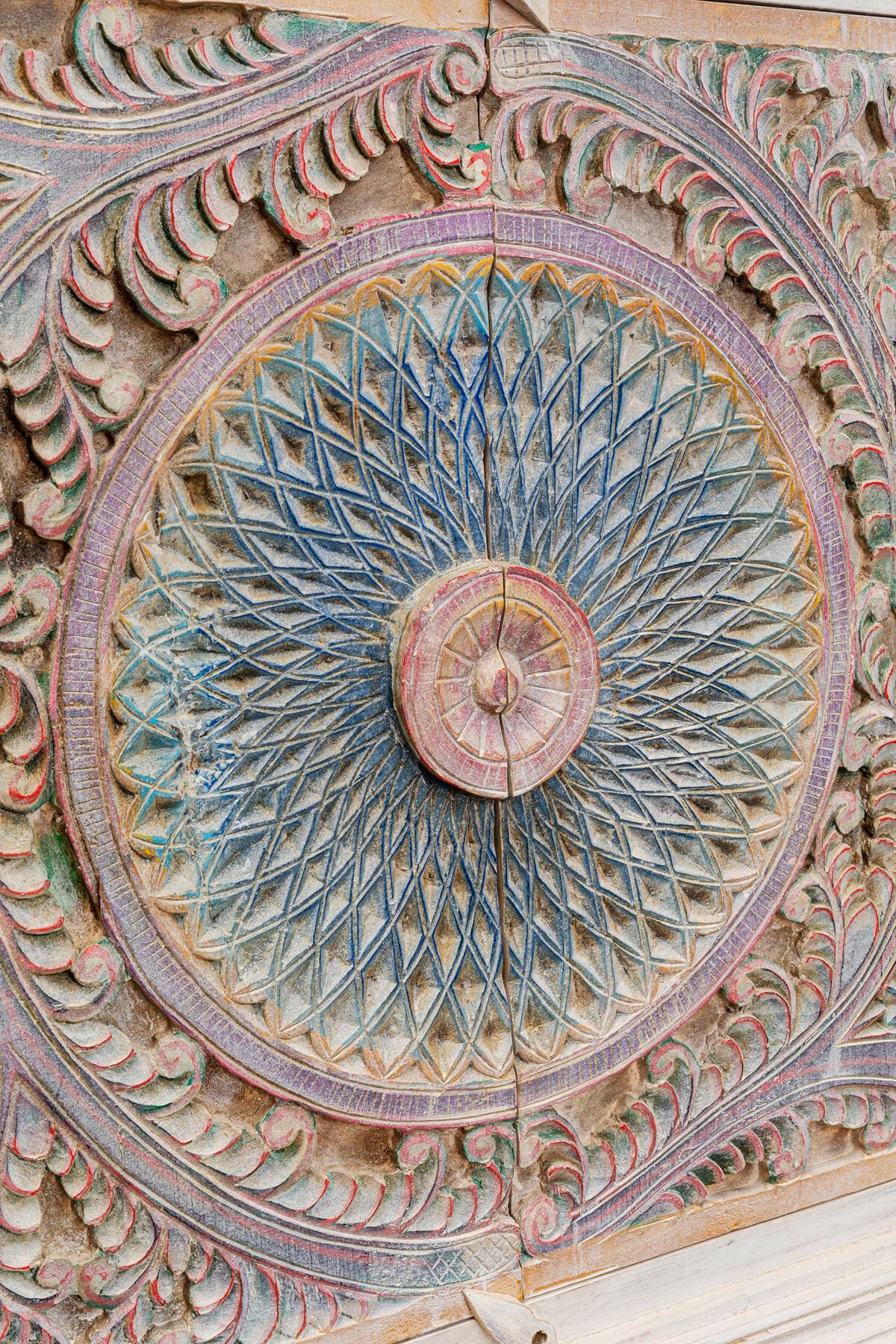 Шкаф из массива дерева с распашными дверцами KARE Design Гоа ARCH-00048379 - Вид №2