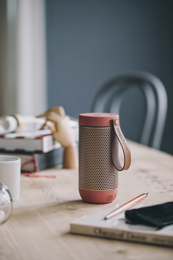 Колонка беспроводная с ремешком aFUNK коралловая с бронзой KREAFUNK KFCD07 - Вид №1