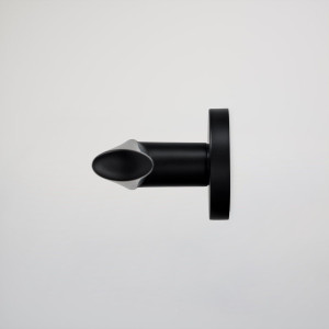 Металлическая ручка на розетке