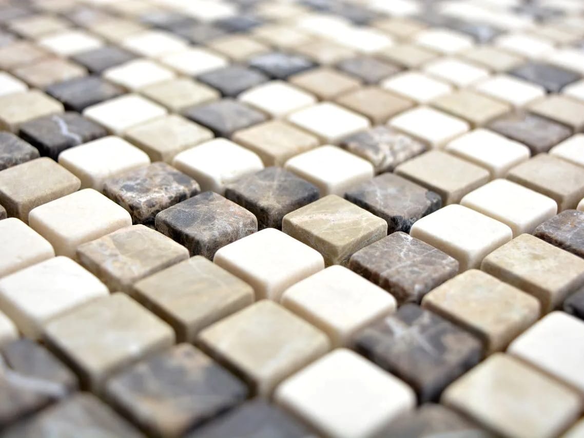 Мраморная мозаика Dark Emperador, травертин и Бьянконе Mosaix ARCH-00020708