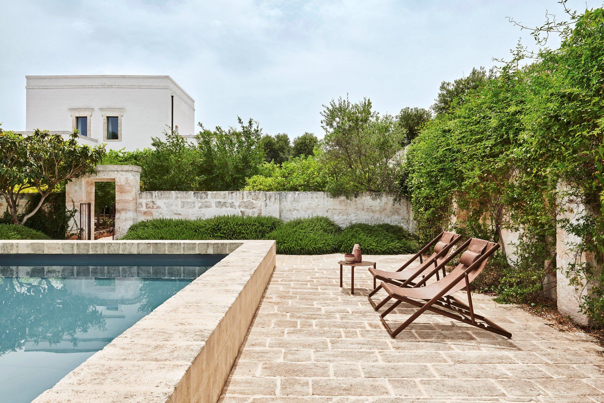 Круглый алюминиевый журнальный столик с порошковым покрытием Varaschin ARCH-00009841 - Вид №3