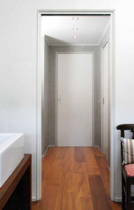 Выдвижная дверь из тамбура