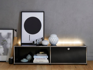 Металлический шкаф со встроенным освещением