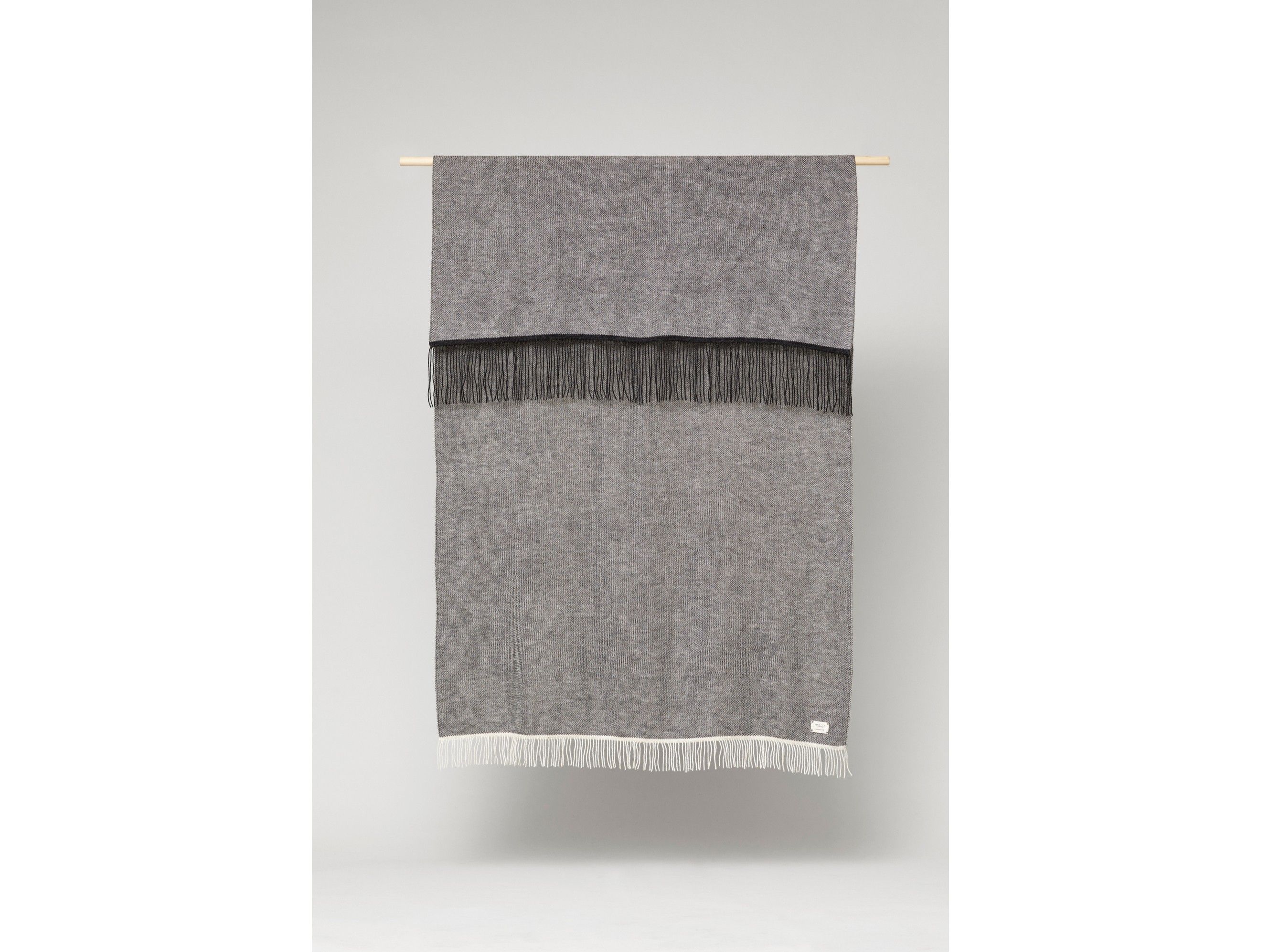 Однотонный плед из альпаки Form & Refine Aymara ARCH-00103318 - Вид №1