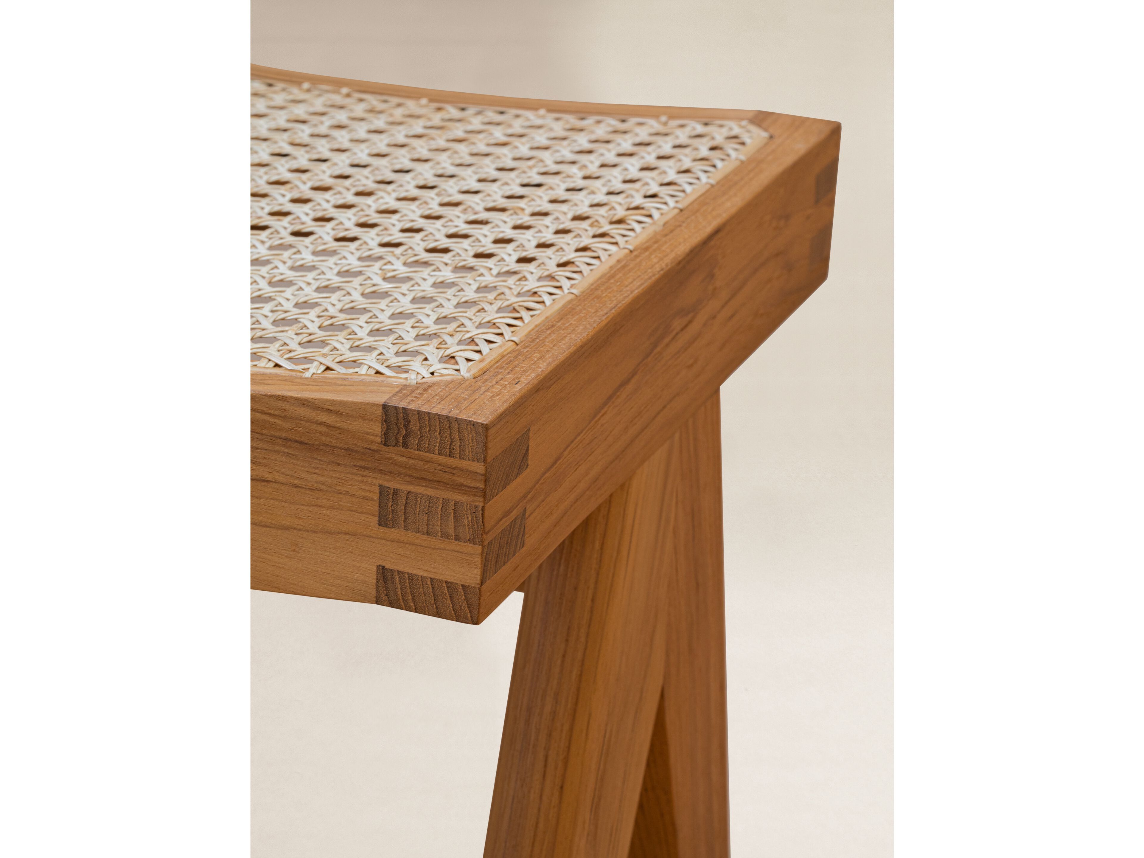 Низкий стул из тикового дерева Phantom Hands Project Chandigarh ARCH-00001037 - Вид №2