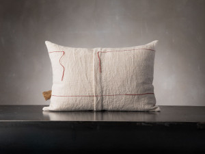 Прямоугольная подушка из мешковины