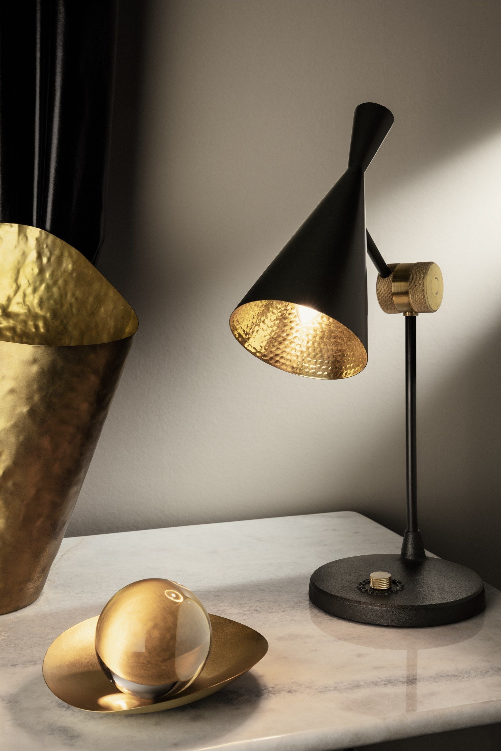 Регулируемая латунная светодиодная настольная лампа Tom Dixon Beat ARCH-00051801 - Вид №4