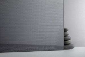 FSRT437 Сетчатое стекло Vivitela, показанное на виде, конфигурация с накладным промежуточным слоем из нейзильбера и стандартной отделкой Forms-surfaces