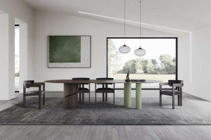 Овальный обеденный стол