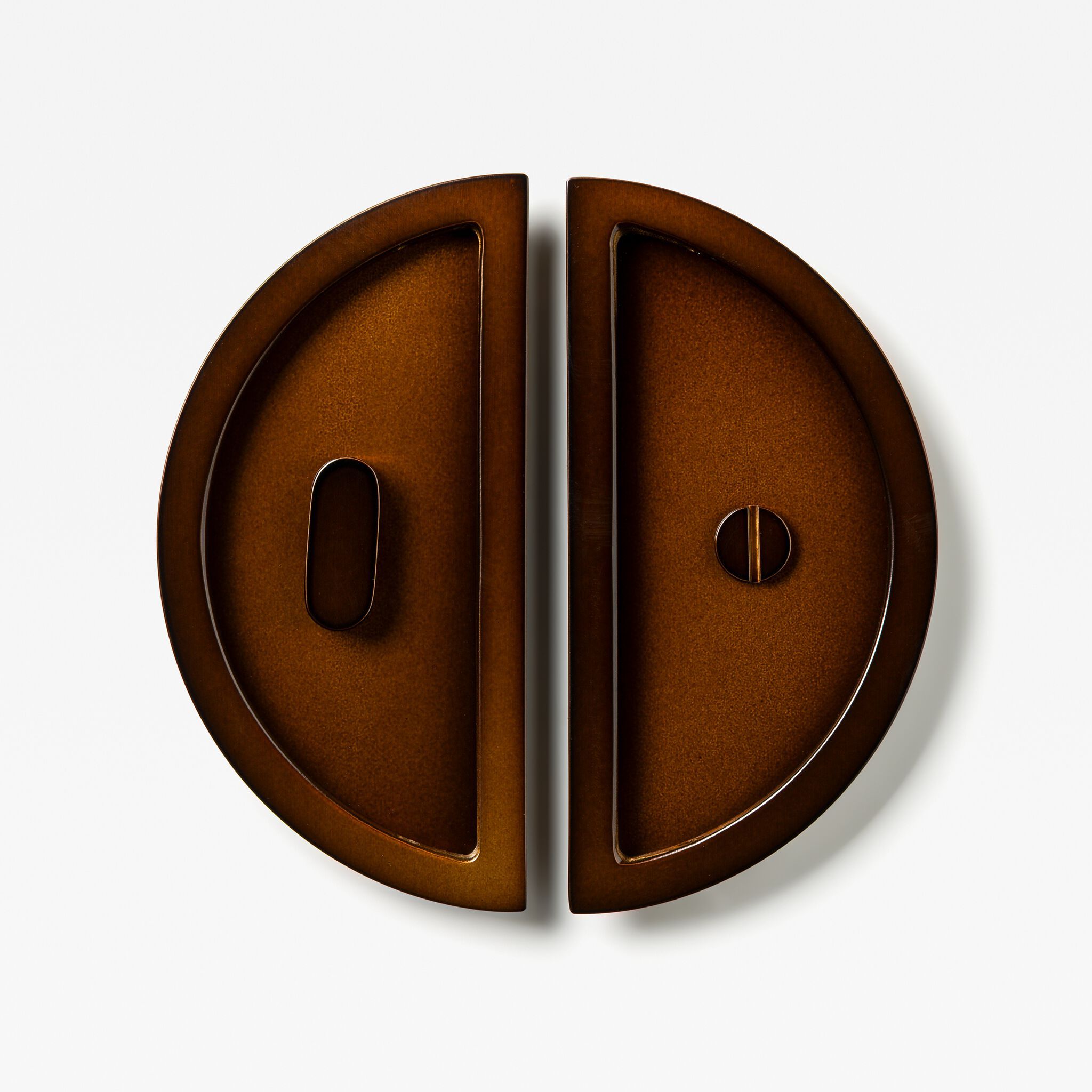 Латунная утопленная ручка Lo & Co Interiors Flush Pull ARCH-00132340 - Вид №9