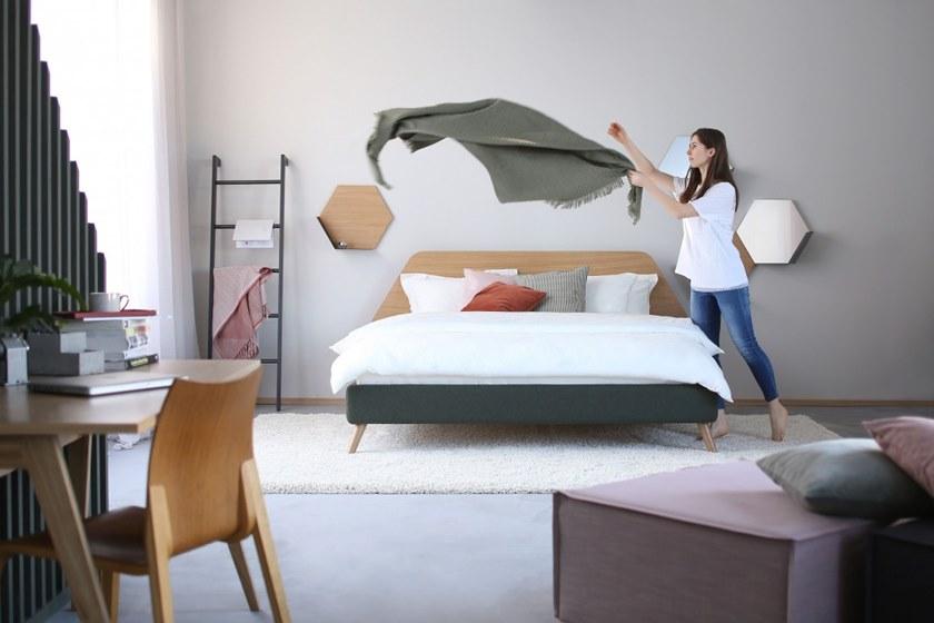 Heavens Двуспальная кровать с тканевым основанием и деревянным изголовьем Teo sun-id-1359998 - Вид №3