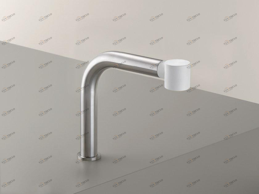 Ceadesign Излив из нержавеющей стали, установленный на террасе Neutra Neu 44