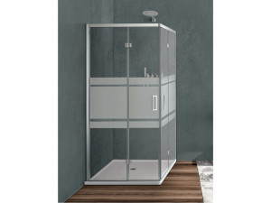 Угловая душевая кабина из хрусталя с распашной дверью