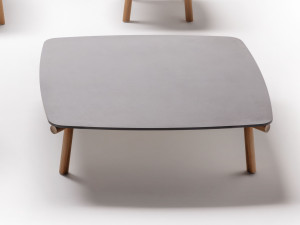 Квадратный садовый столик