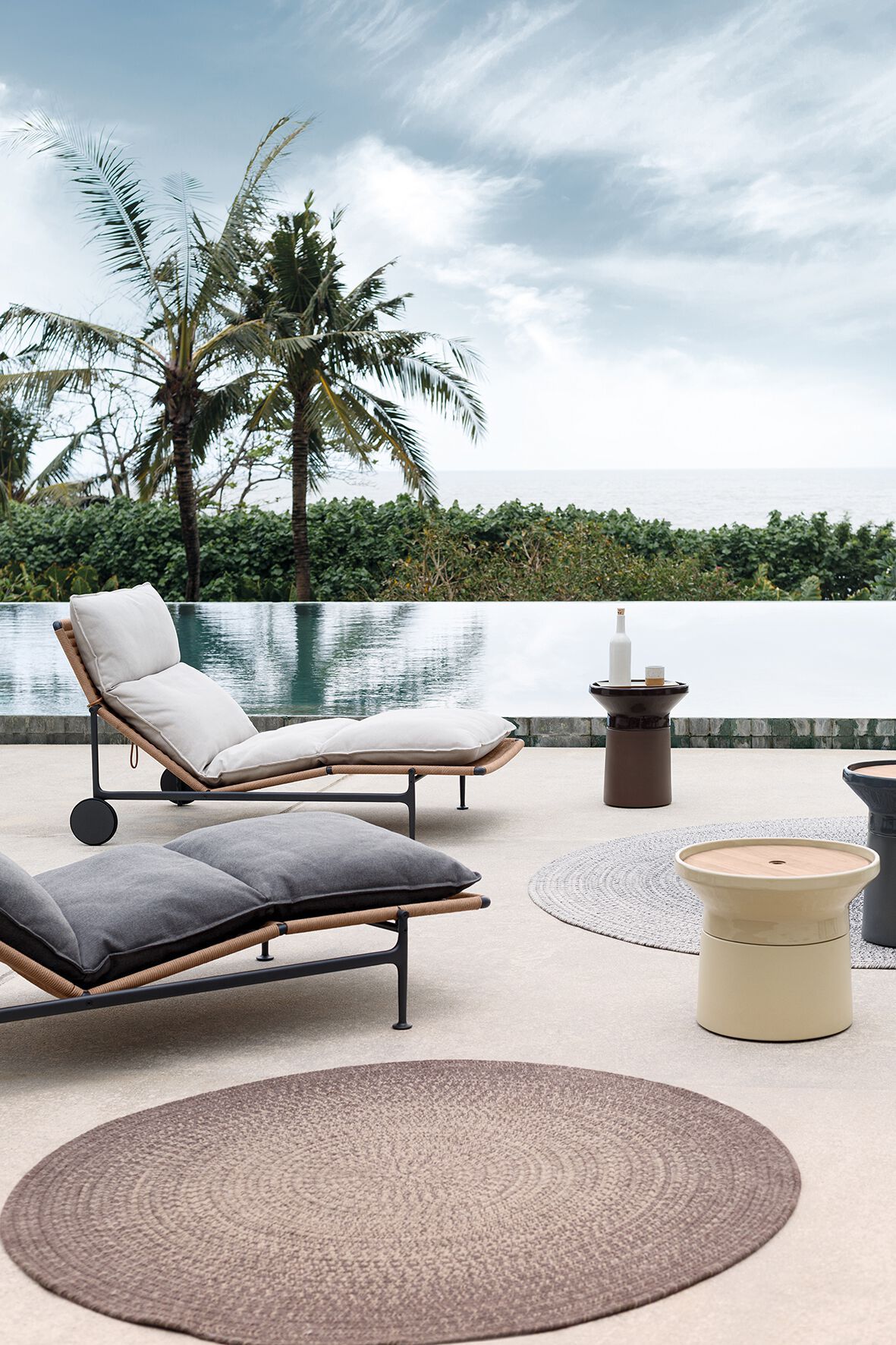 Круглый керамический сад высокий журнальный столик с тиковым верхом Gloster COSO ARCH-00063888 - Вид №4