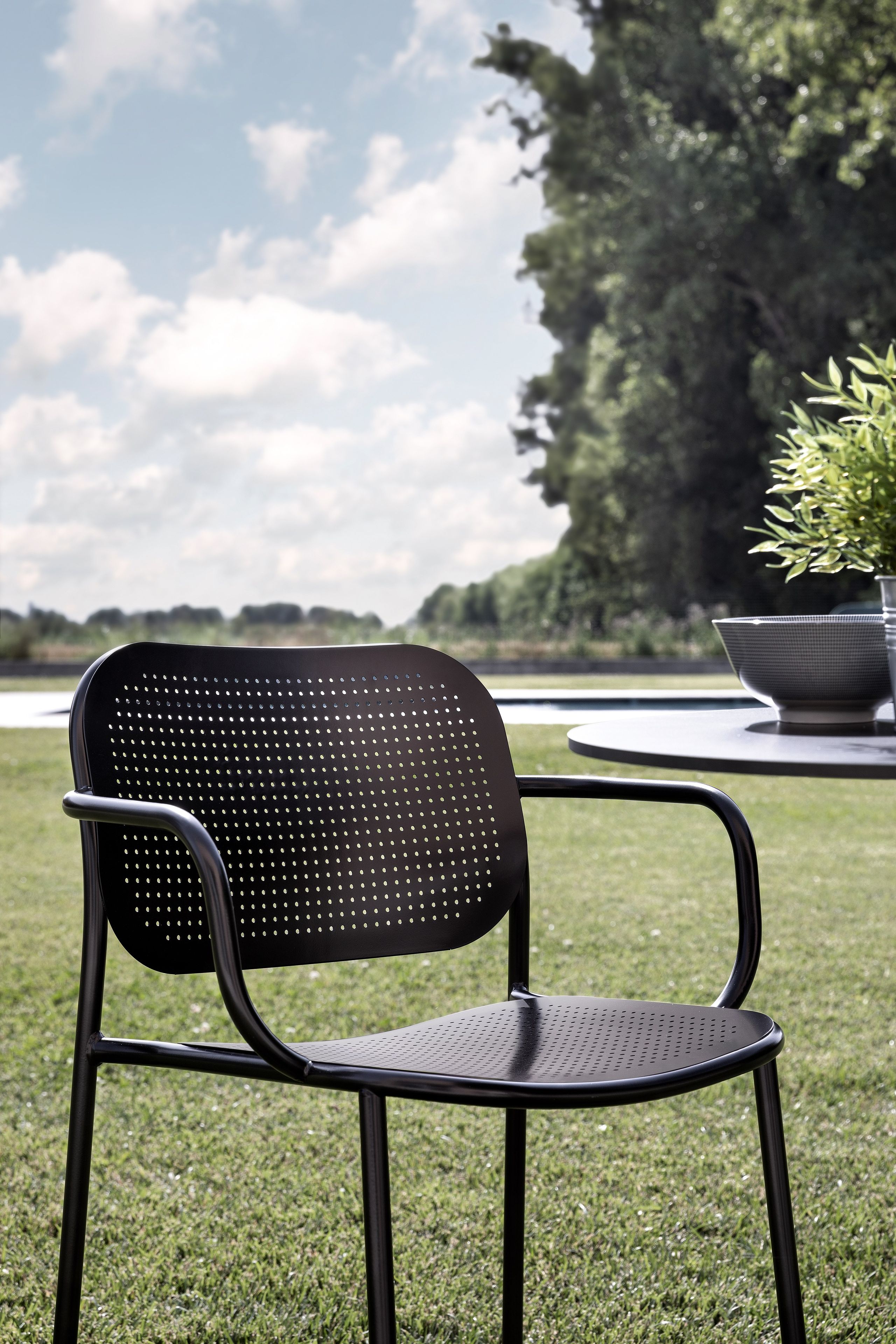 Металлический штабелируемый стул с подлокотниками TrabA' Metis ARCH-00124540 - Вид №3