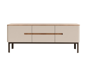 Деревянный шкаф с распашными дверями