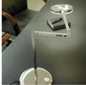 Milan Iluminacion Настольная регулируемая светодиодная лампа из алюминия с гибким кронштейном 3-led