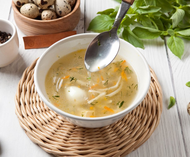 6905 Бульон куриный с домашней лапшой и перепелиным яйцом Вкусляндия  - Вид №2