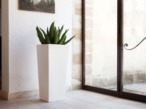 Высокий светящийся садовый горшок из полиэтилена